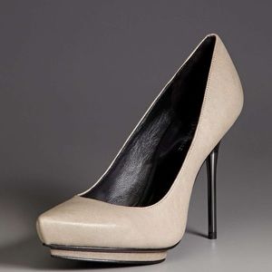 Rock and Republic Nika Pump